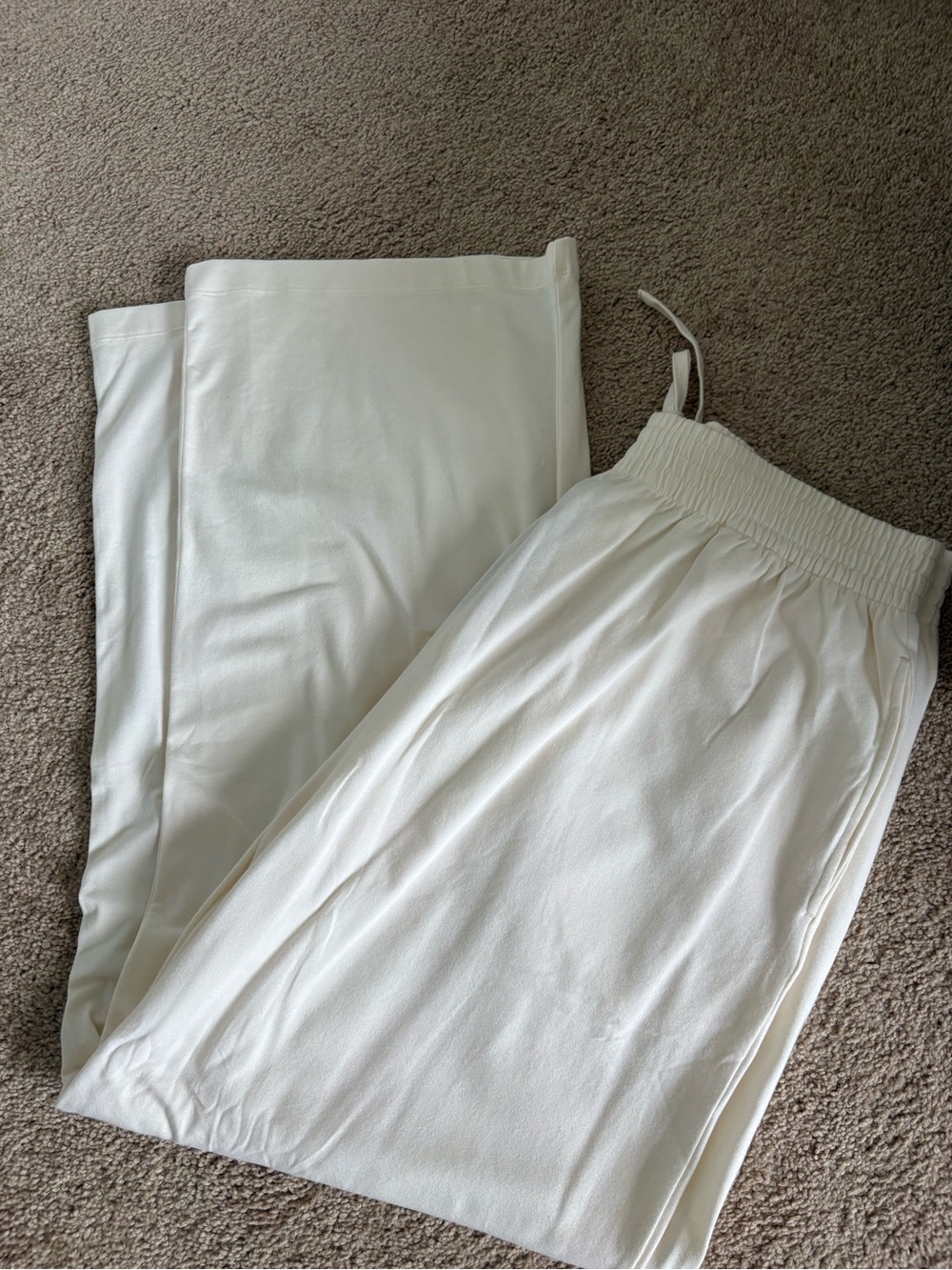 SKIMS Wide-Leg Pants - Picture 3 of 4